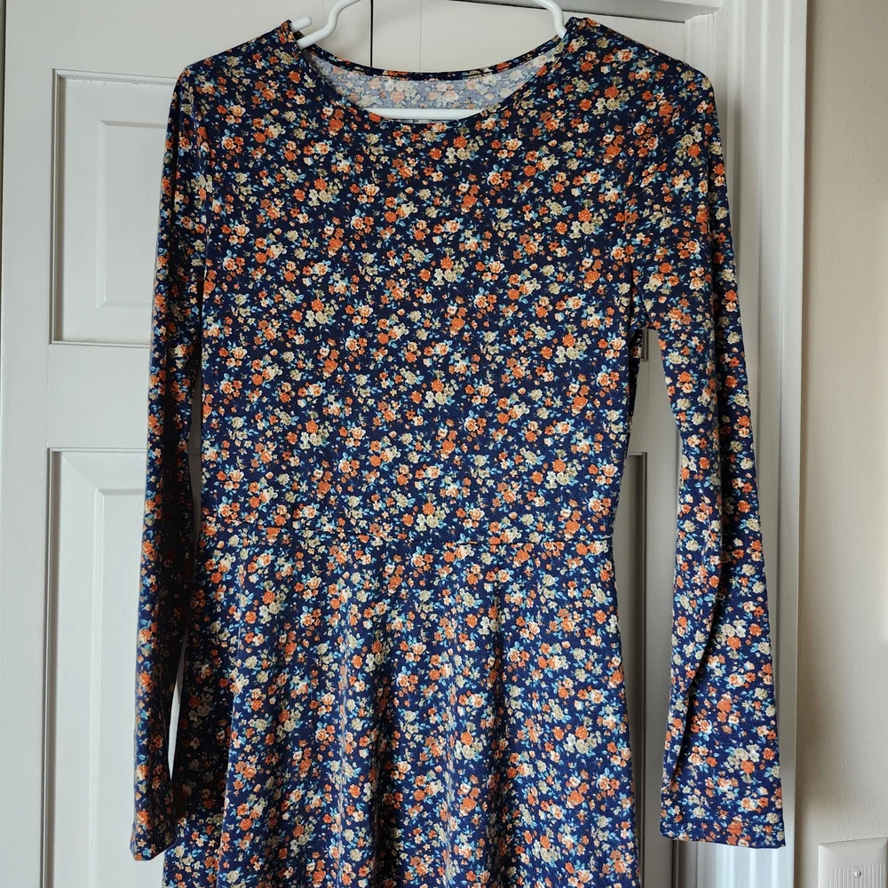 NEARLY NEW Floral Long Sleeve Soft Knit Dress - Picture 3 of 6
